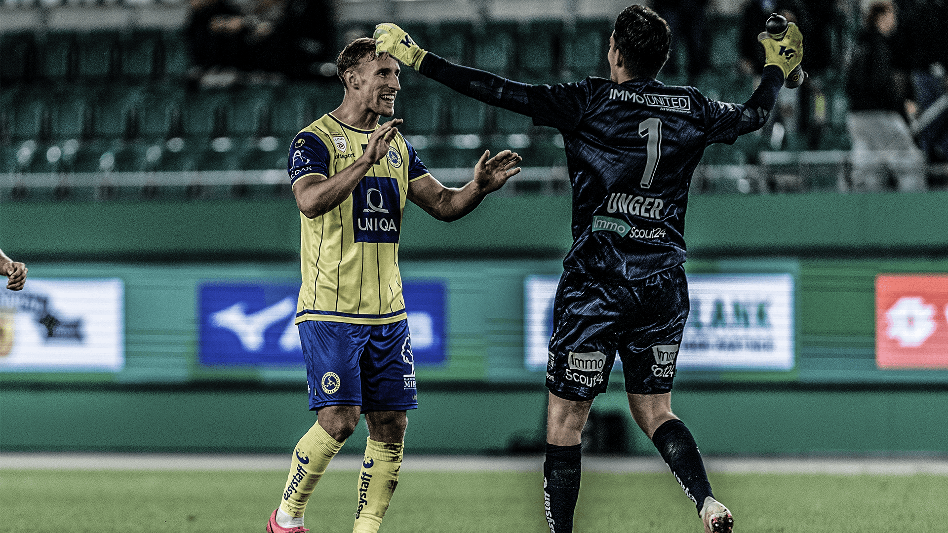 Vienna-Spieler jubelt