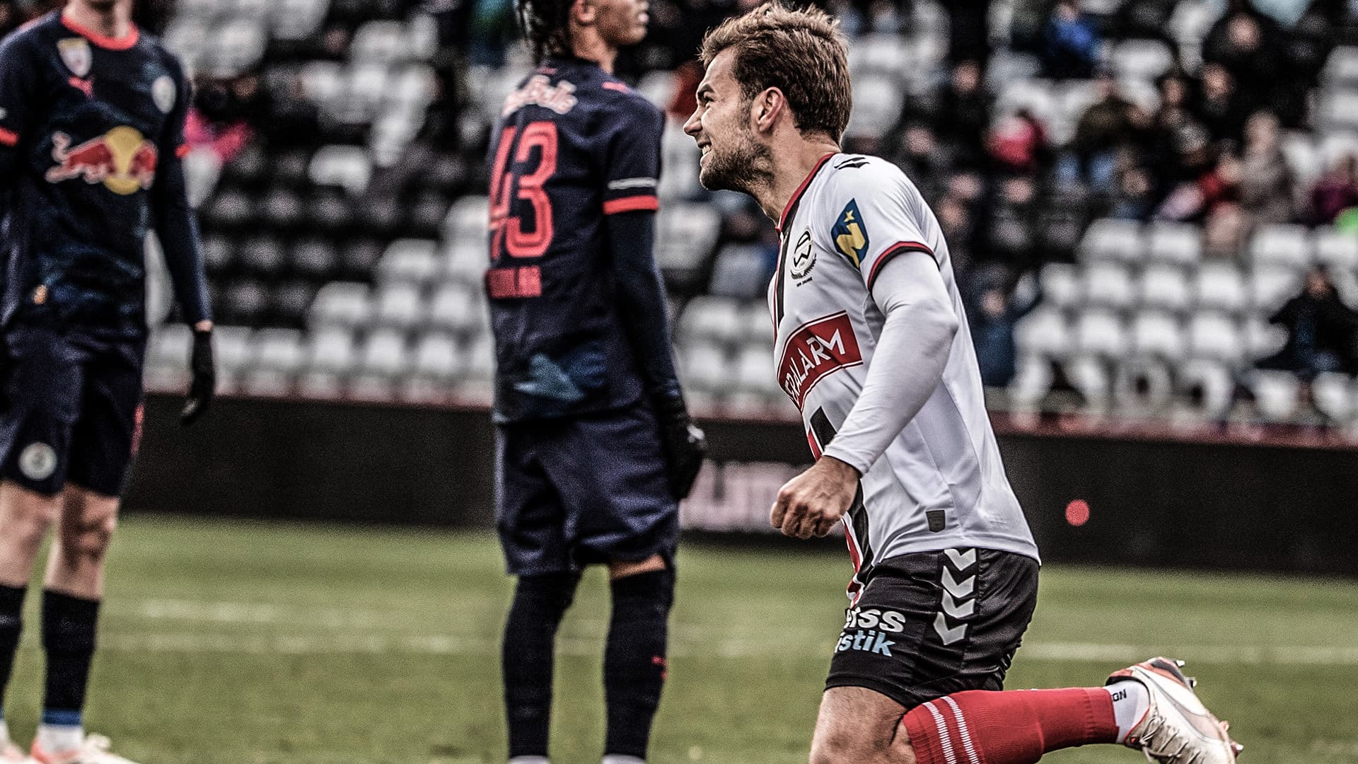 Admira Spieler Meisl jubelt